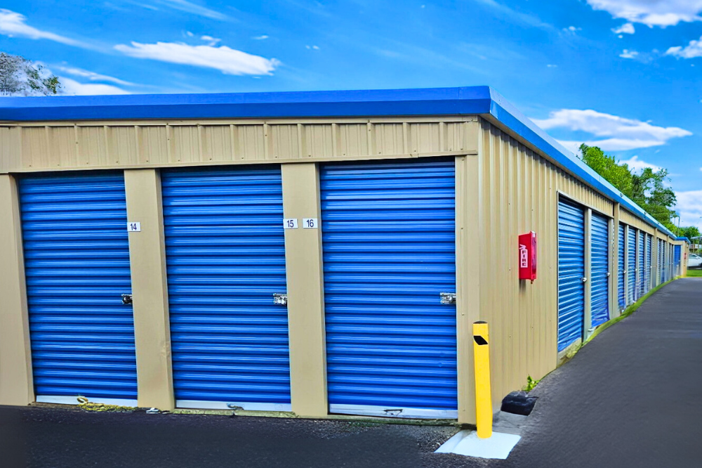 Self storage in Anniston AL with drive-up access